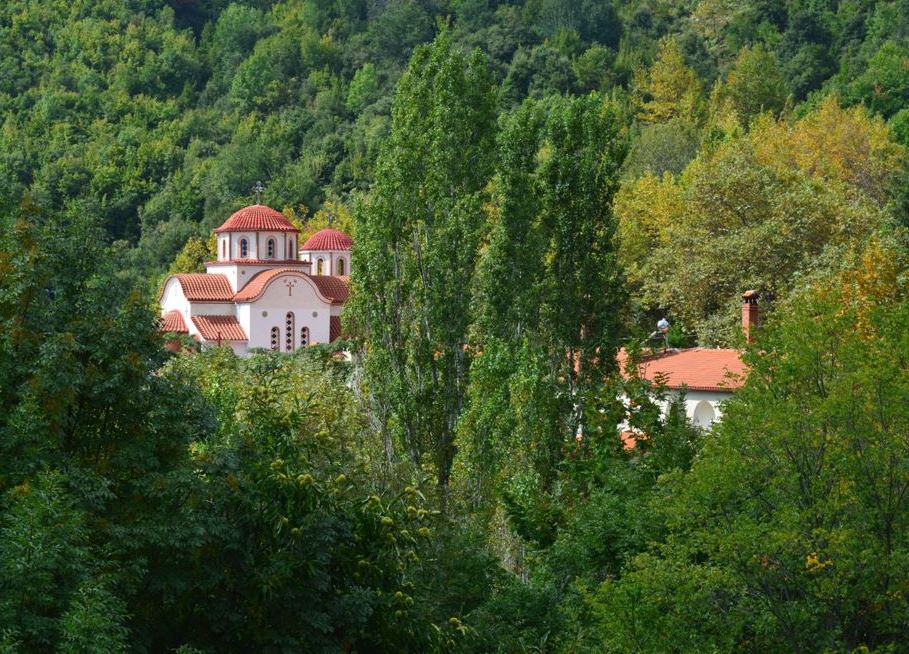 Κρυμμένη μέσα στο βουνό με απόλυτο σκοπό την ησυχία