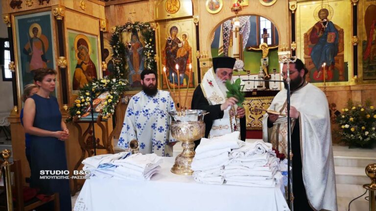 Halate medicale binecuvântate înaintea moaștelor Sfântului Doctor Luca al Crimeei