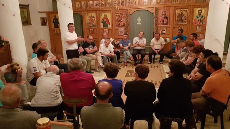 В Албании использовали храм для партийного собрания