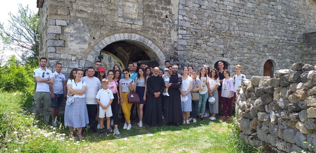 Νέοι επισκέφθηκαν ιστορικούς ναούς της Αλβανίας