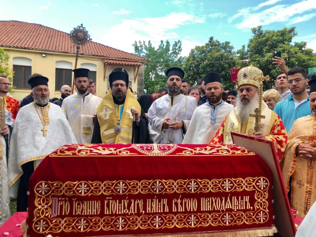 Πλήθος κόσμου στη λιτάνευση Ι. Λειψάνων στο Ελμπασάν