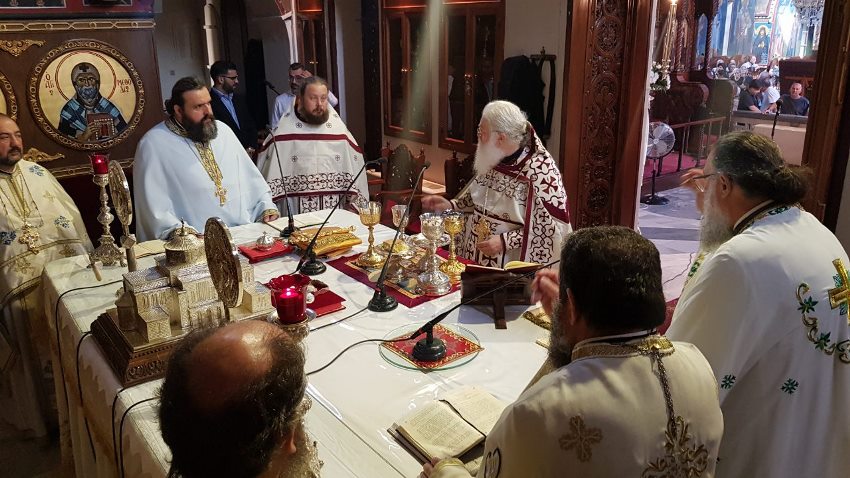 Θεία Λειτουργία από τον Γέροντα Εφραίμ στον Καθεδρικό Ναό της Κορίνθου
