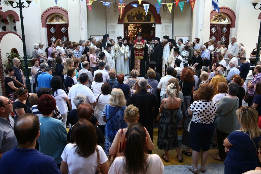 Πλήθος πιστών υποδέχτηκε το Ι. Λέιψανο του Αγ. Λουκά στο Ν. Ηράκλειο