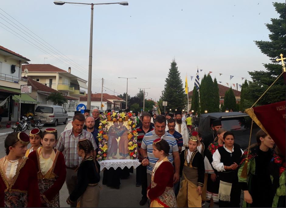 Πλήθος κόσμου στη λιτάνευση της Ι. Εικόνας στη Μεσοποταμία Καστοριάς