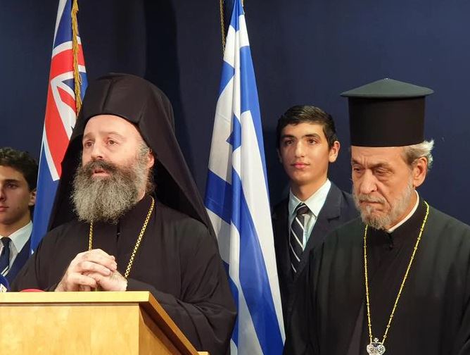 “Έρχομαι από την Κρήτη αλλά αισθάνομαι ότι έρχομαι στο σπίτι μου”- Η άφιξη του Αρχιεπ. Μακάριου στο Σίδνεϊ (βίντεο)