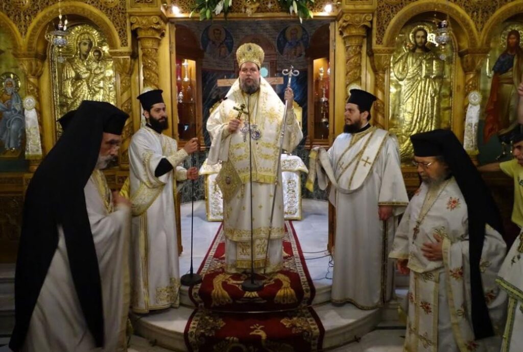 Ο Μητρ.Νέας Ιωνίας στην Πανηγυρική Θεία Λειτουργία στον Ιερό Ναό Αγίας Τριάδος Ηρακλείου