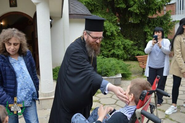 Κοντά στα παιδιά που δοκιμάζονται το Πατρ. Βουλγαρίας