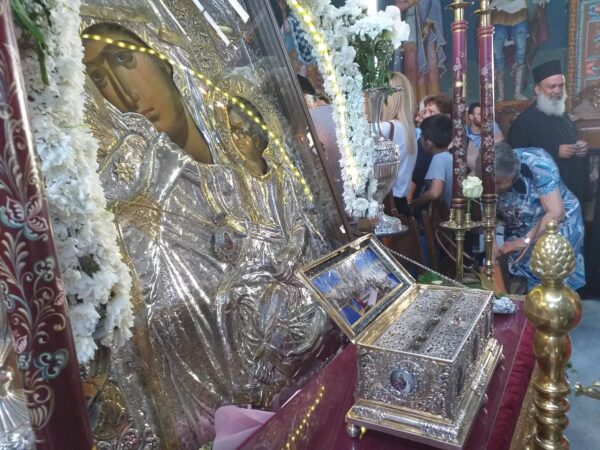 Συγκινητική η αθρόα προσέλευση του κόσμου για την Αγία Ζώνη