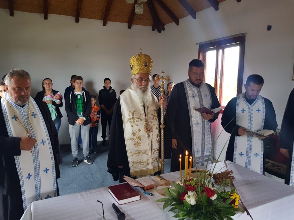 Епископ Милутин осветио молитвени дом у Козличићу