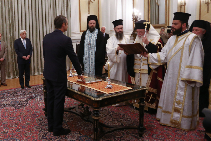 Noul prim-ministru grec şi-a început mandatul cu un jurământ înaintea lui Dumnezeu