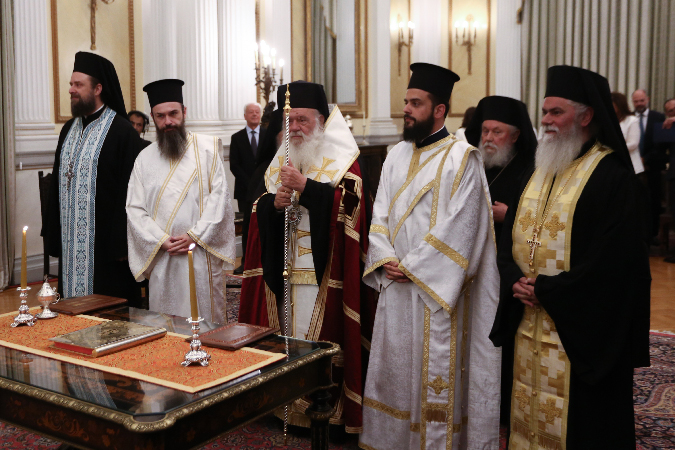 Το μεσημέρι ορκίζεται η κυβέρνηση από τον Αρχιεπ. Αθηνών