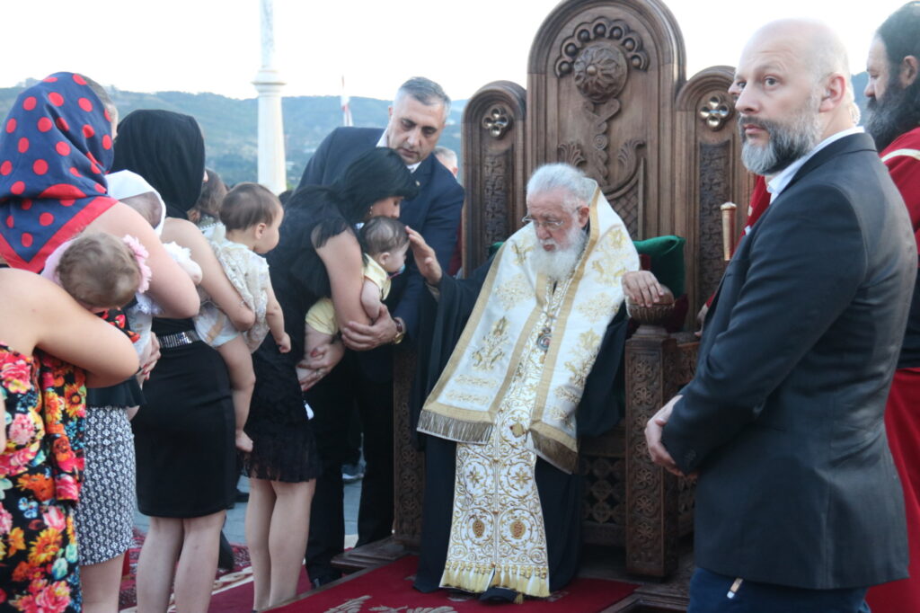 Patriarch Ilia baptizes 564 children in 59th mass ceremony