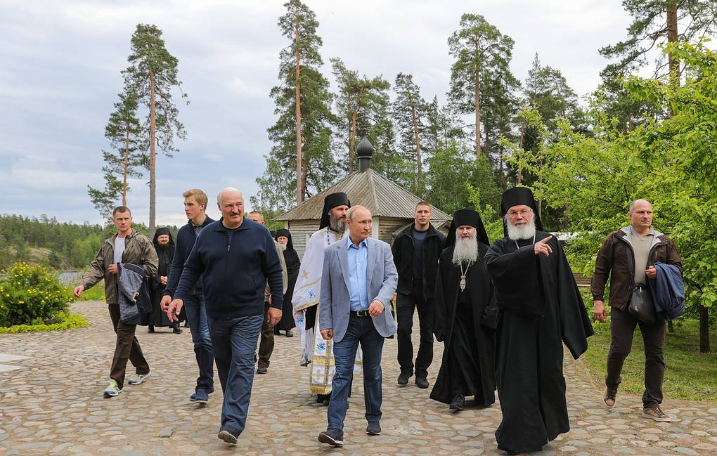 Icons presented to Putin and Lukashenko at Konevets monastery near St. Petersburg (VIDEO)