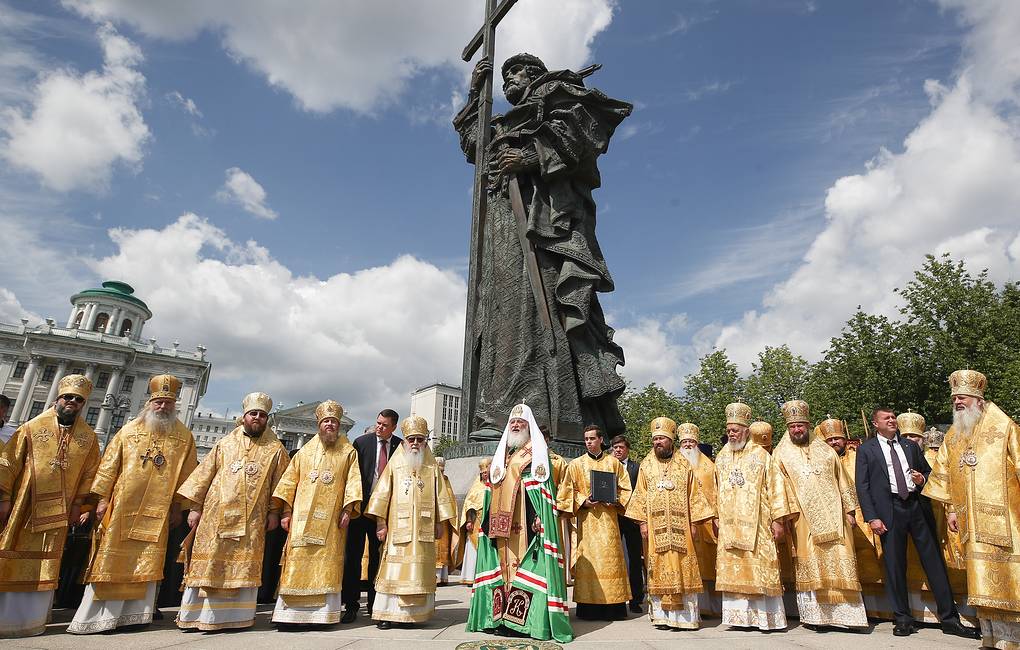 Patriarch Kirill leads Holy Cross Procession marking Christianization of Kievan Rus