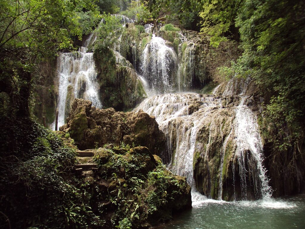 Bulgarii construiesc o biserică ortodoxă lângă cascadele Krushuna