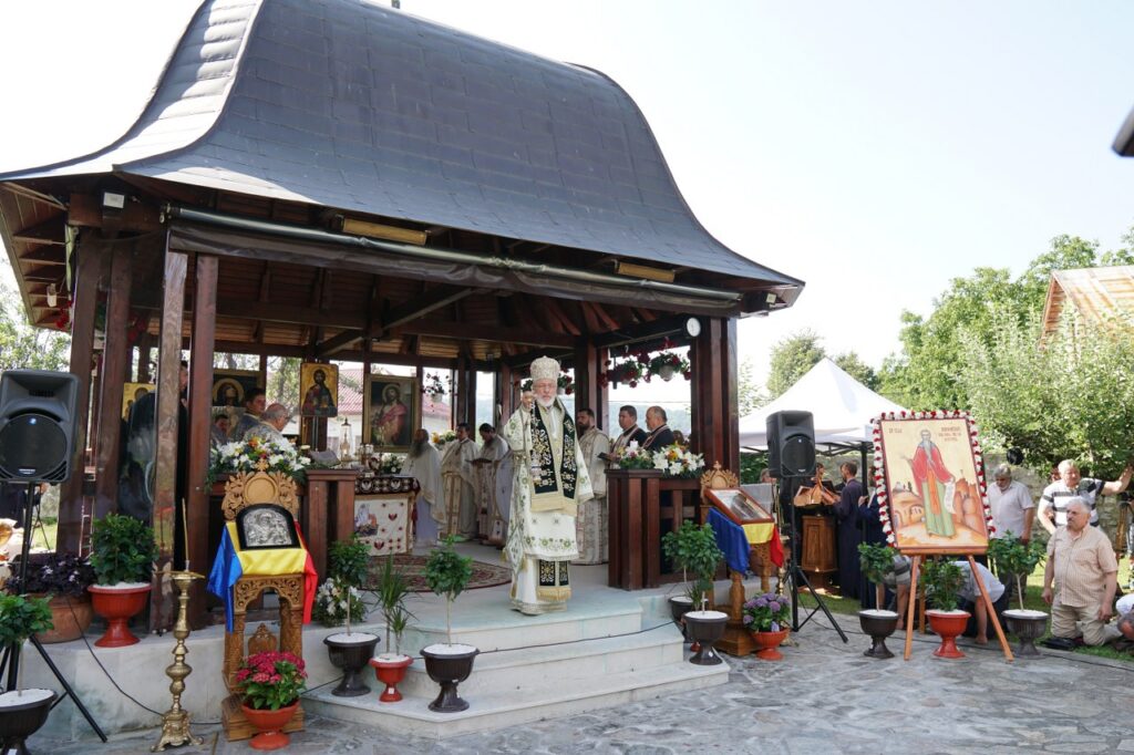 Schimonahul din Valea Chiliilor a fost cinstit prin liturghie la Mănăstirea Negru Vodă