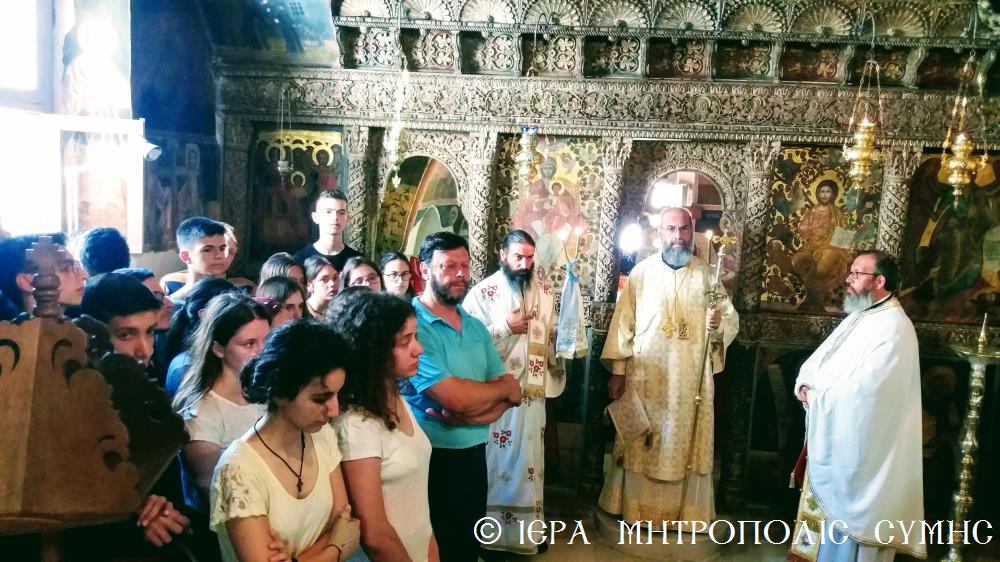 Η χορωδία της Ριζαρείου στη Σύμη