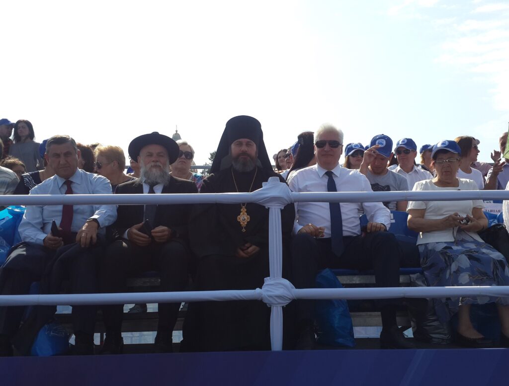 Председатель Синодального отдела по взаимодействию с Вооруженными силами посетил Главный военно-морской парад в Санкт-Петербурге