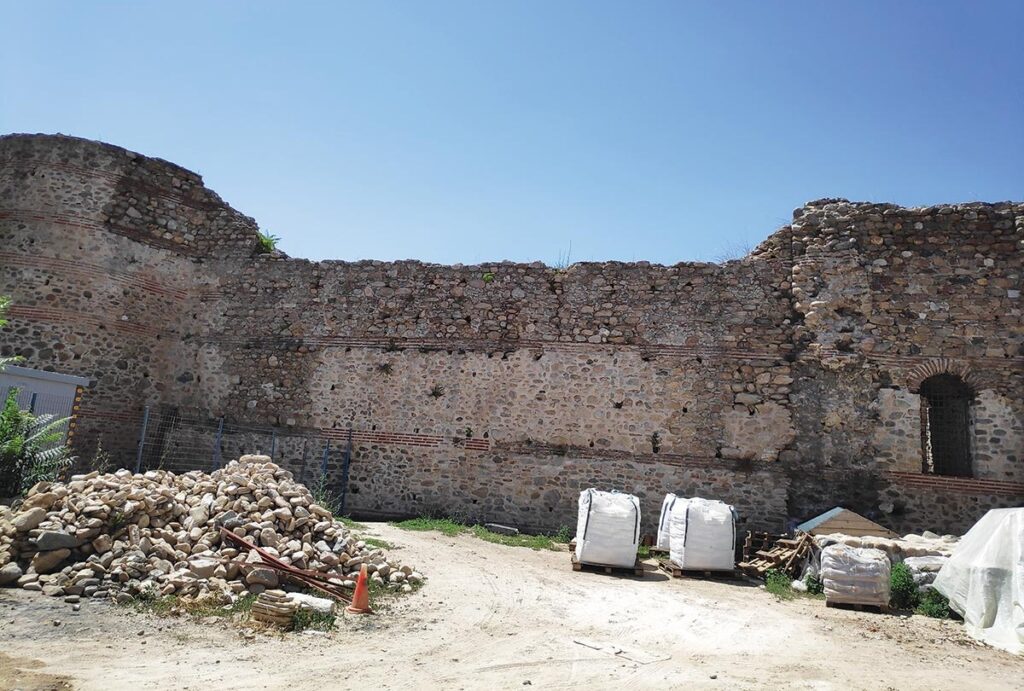 Κατεδαφίσεις γύρω από το Βυζαντινό Τείχος Κομοτηνής