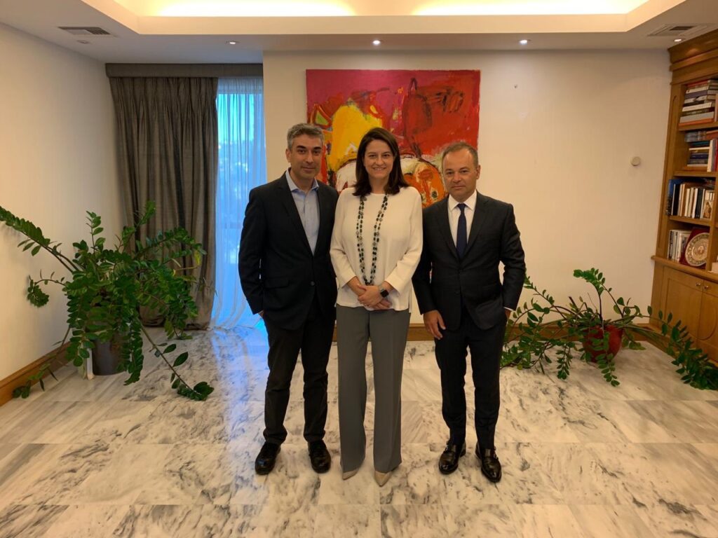 Η Υπουργός Παιδείας με τον Πρόεδρο του ΣΕΝ/JA Greece