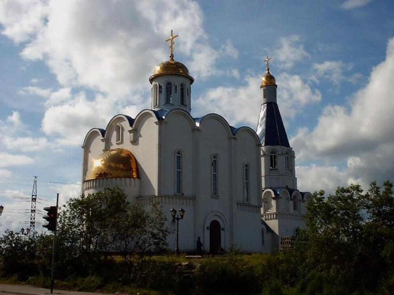 Во всех храмах Мурманской митрополии пройдут панихиды и литии по погибшим подводникам