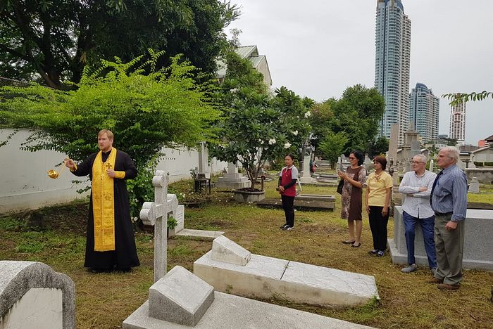 На кладбище в Бангкоке совершена панихида по российским военным морякам с крейсера «Аврора»