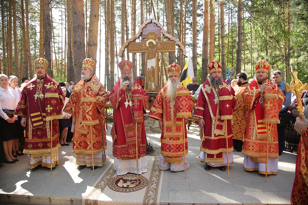 Host of hierarchs celebrate feast of St. Elizabeth at monastery near site of her martyrdom