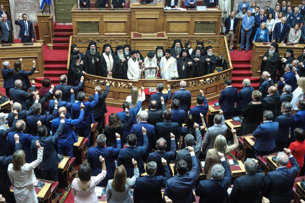 New Parliament in Greece convenes, most deputies sworn-in with religious oath