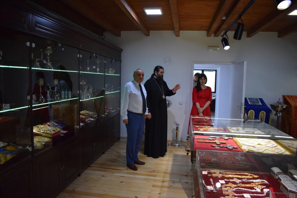 Др Милета Радојевић посетио Епархију нишку