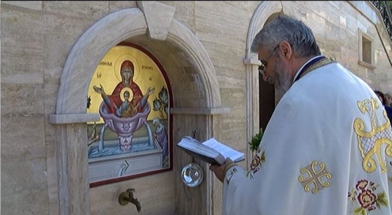 Осветиха две нови чешми в храм „Св. архангел Михаил“ в Асеновград