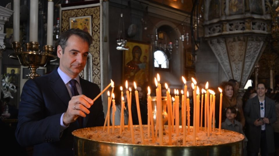 Гръцкият премиер Мицотакис се поклони пред най-голямата светиня на Гърция – иконата на Св. Богородица – „Евангелистрия““