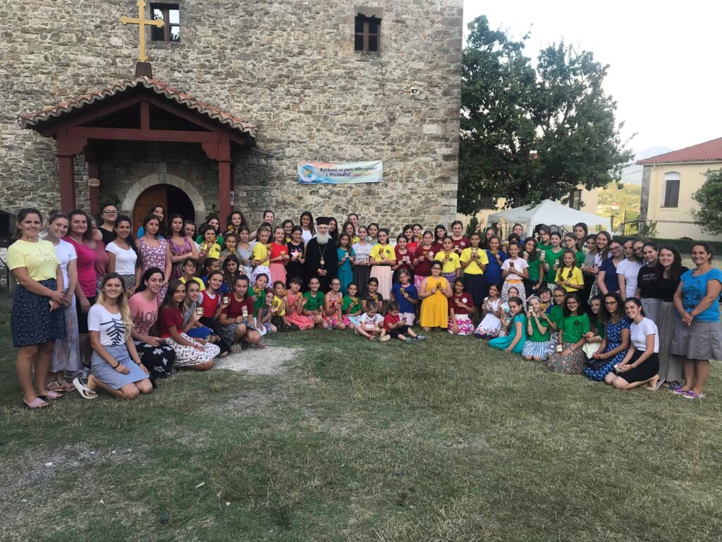 Këtë verë Manastiri i Hirshëm i Shën Joan Vladimirit mirëpriti vajzat e moshës 10-13 vjeç nga mitropoli të ndryshme të Kishës sonë