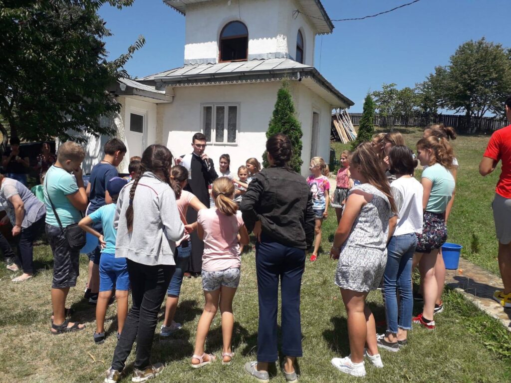 Şcoală de vară în parohia Dănceni: Bucuria este poarta de acces către tainele mai înalte ale Bisericii