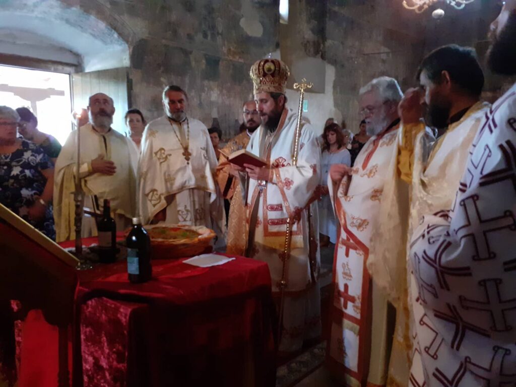 Caste nga festimi në kishën e Shën e Premtes