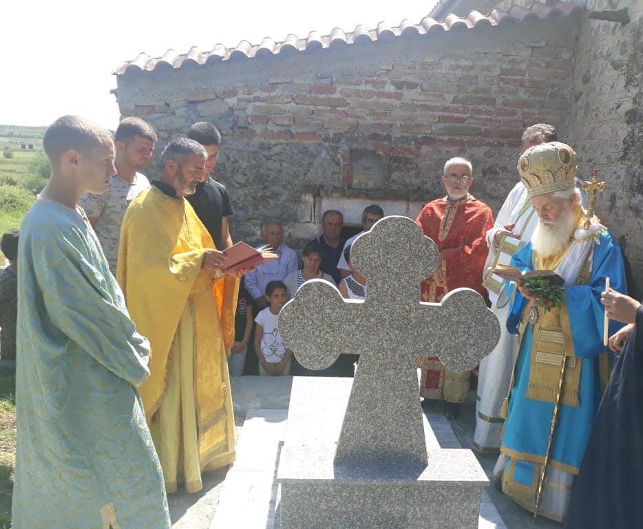 Mitropolia e Shenjtë e Apollonisë dhe Fierit: Besimtarët dhurojnë