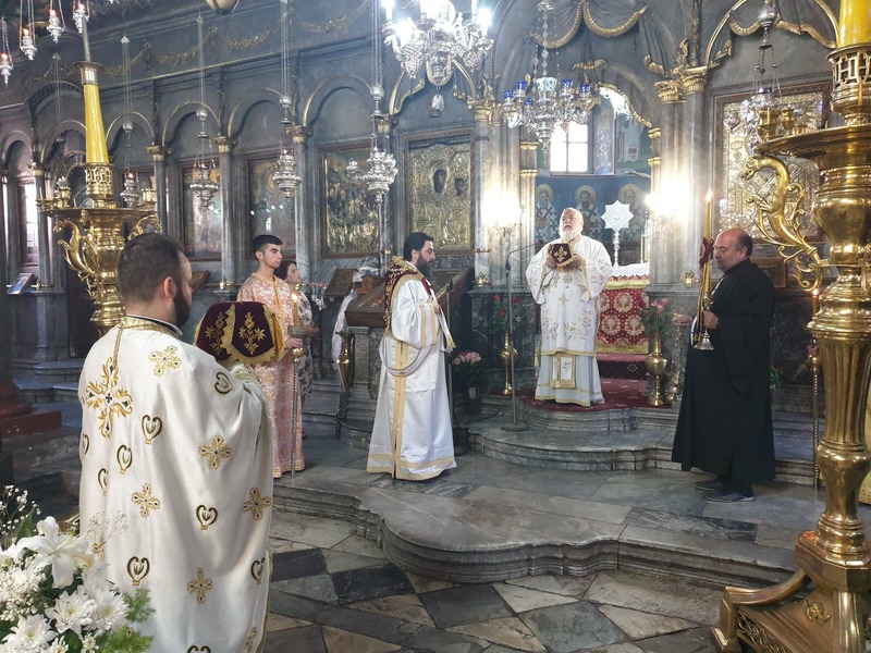 În imagini: Episcopul Visarion a slujit în biserica din Agiasos