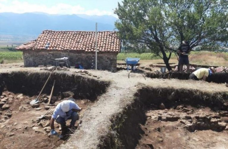 Започнаха нови археологически разкопки на раннохристиянска базилика при средновековната църква „Св. Спас“ в дупнишкото село Червен брег