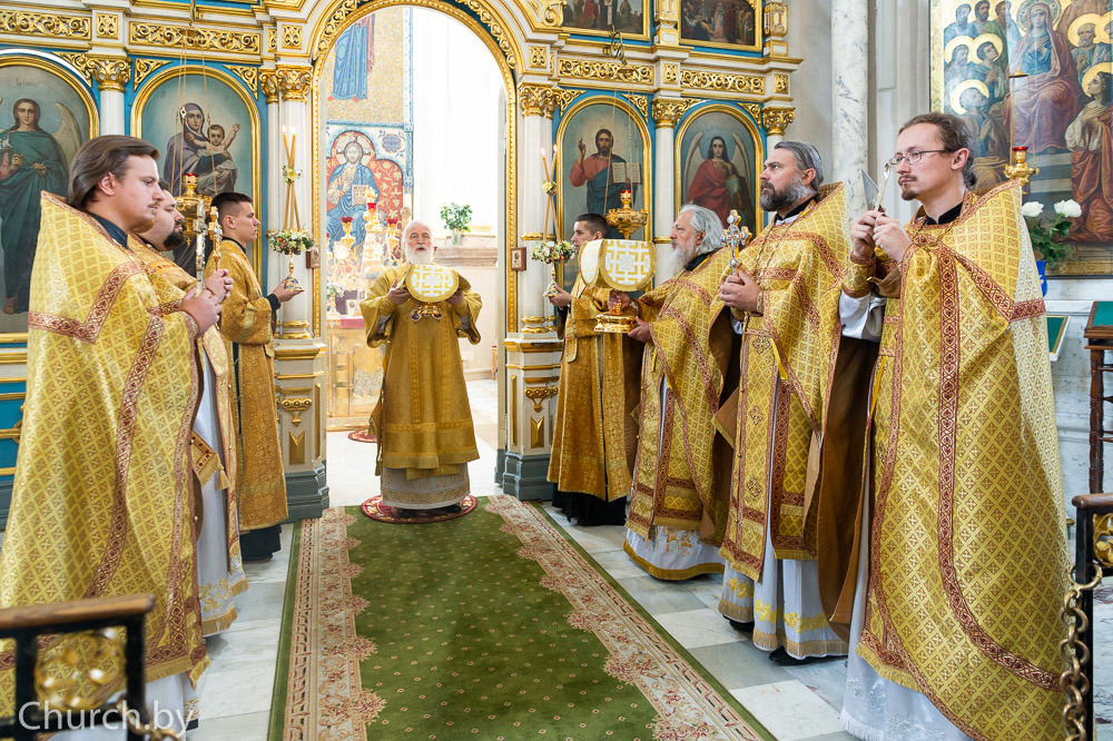 В Неделю 4-ю по Пятидесятнице митрополит Павел совершил Литургию в Свято-Духовом кафедральном соборе города Минска