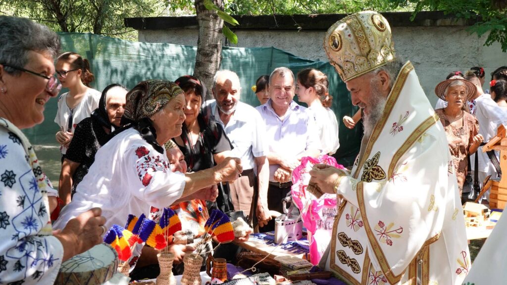 În imagini: Arhiepiscopul Casian la atelierele de artă populară organizate de Parohia Sf. Ilie din Galați