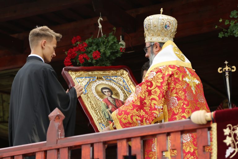 Arhiepiscopul Ciprian: Sfântul Pantelimon este un exemplu de dăruire pentru medici