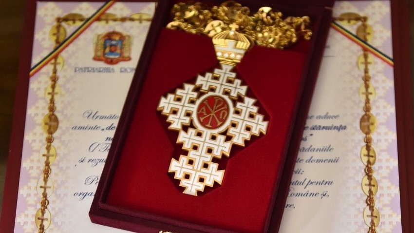 Crucea Patriarhală – o cruce care se amplifică la infinit