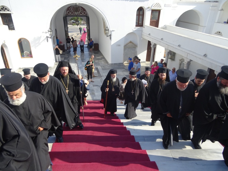 Παγκορινθιακό προσκύνημα στην Μεγαλόχαρη της Τήνου