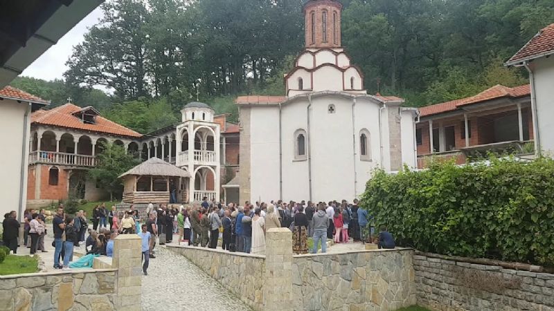 Епископ Теодосије у манастиру Драганац: Да нас Господ обрадује благом вешћу!