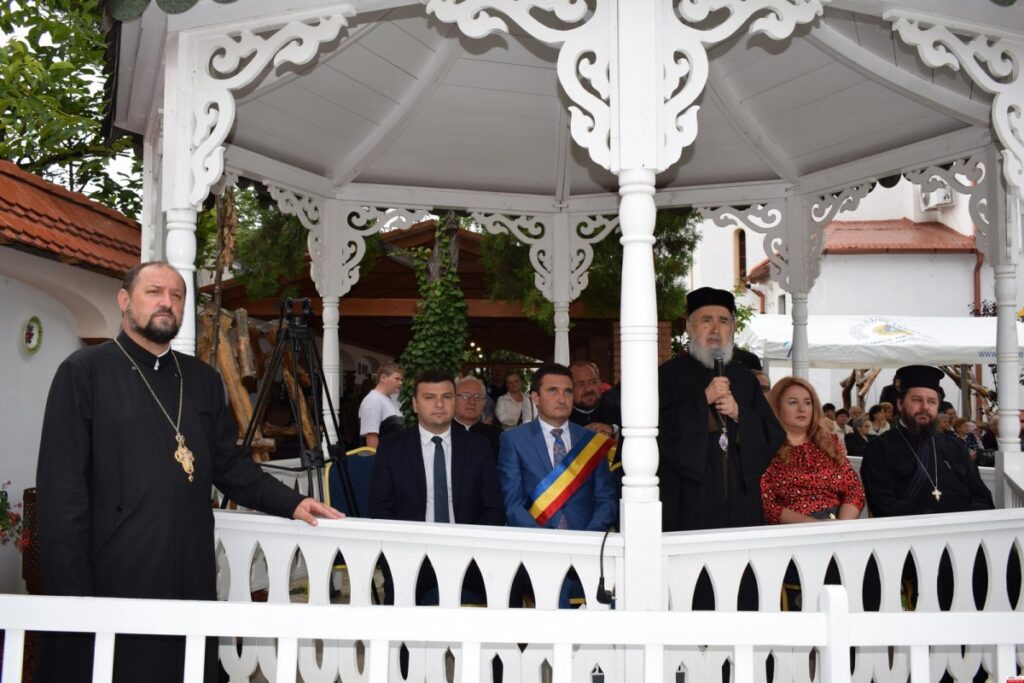 Festivalul Românilor de Pretutindeni valorifică „tradiţiile păstrate cu sfinţenie de poporul român”, spune Arhiepiscopul Timotei
