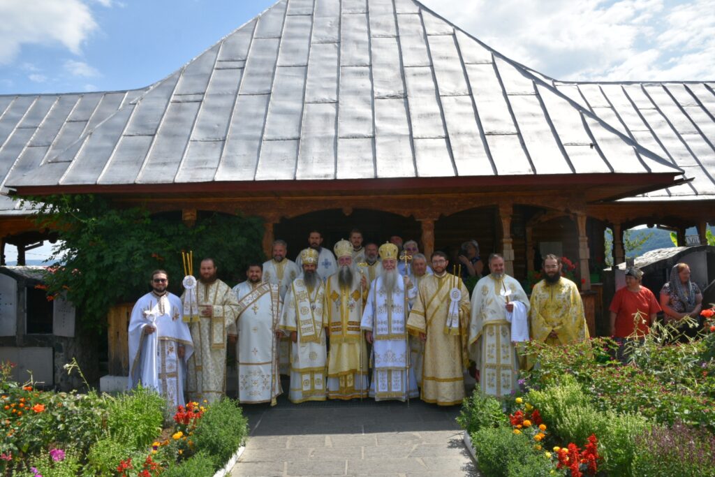 FOTO: Hram la ctitoria unui cunoscut ziarist interbelic, Mănăstirea Sfânta Ana din Orșova