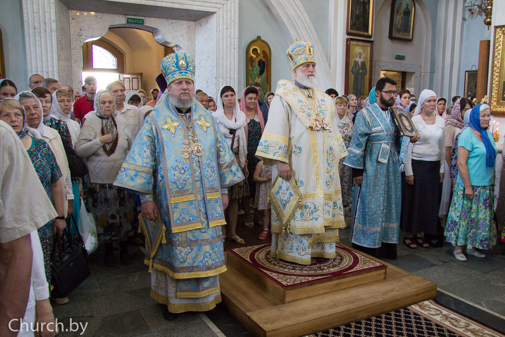 В праздник Казанской иконы Пресвятой Богородицы митрополит Павел и епископ Игнатий совершили Литургию в Свято-Духовом кафедральном соборе города Минска