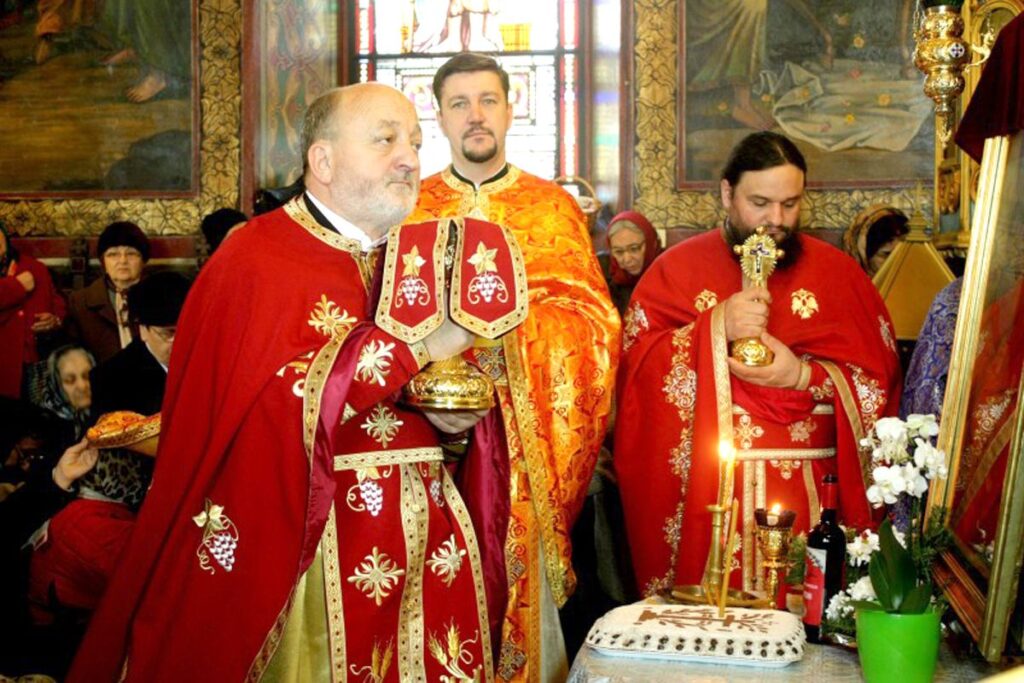 Un preot piteștean construiește locuințe sociale pentru oamenii fără posibilități materiale