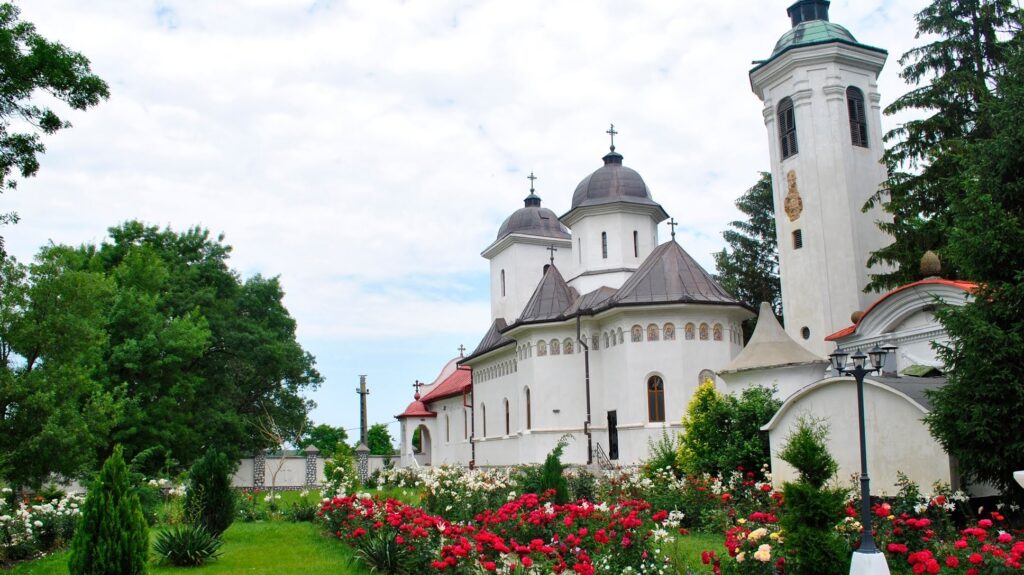 Descoperă alături de Basilica Travel cea mai veche mănăstire ortodoxă din România cu viață monahală neîntreruptă