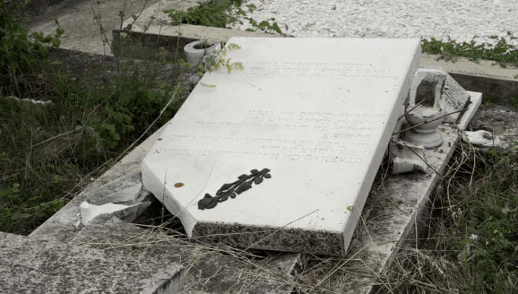 More than twenty tombstones destroyed in the Lipljan Orthodox cemetery