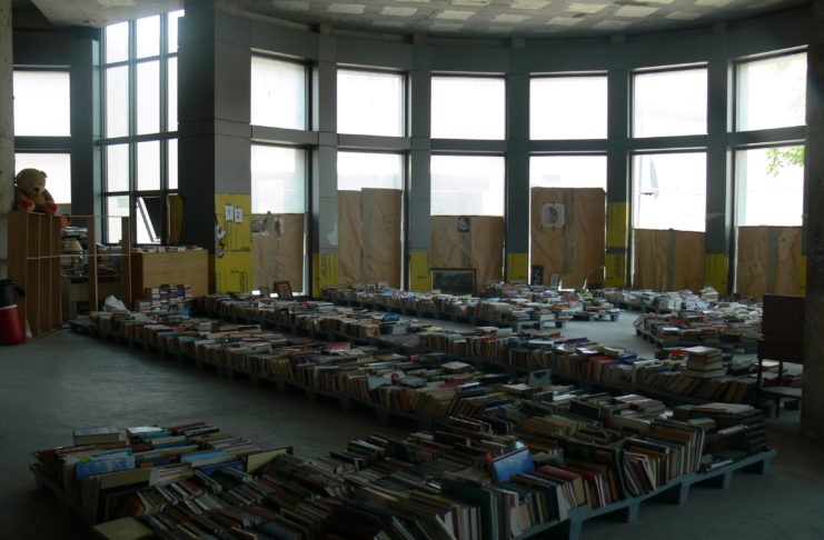 Το Βιβλιοπωλείο που δημιούργησαν 3 άστεγοι στην καρδιά της Αθήνας